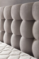 Hochwertiges Boxspringbett Perris in anthrazit grau Muster im stilvollem Schlafzimmer und Made in Germany