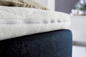 Boxspringbett Bea mit Visco-Topper Midnight Blue H2 200x200cm mit niedrigem Kopfteil